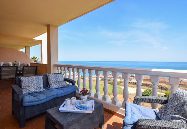 Apartamento en Fuengirola - Ref: 261 Apartamento en Carvajal con gran terraza y preciosas vistas al mar