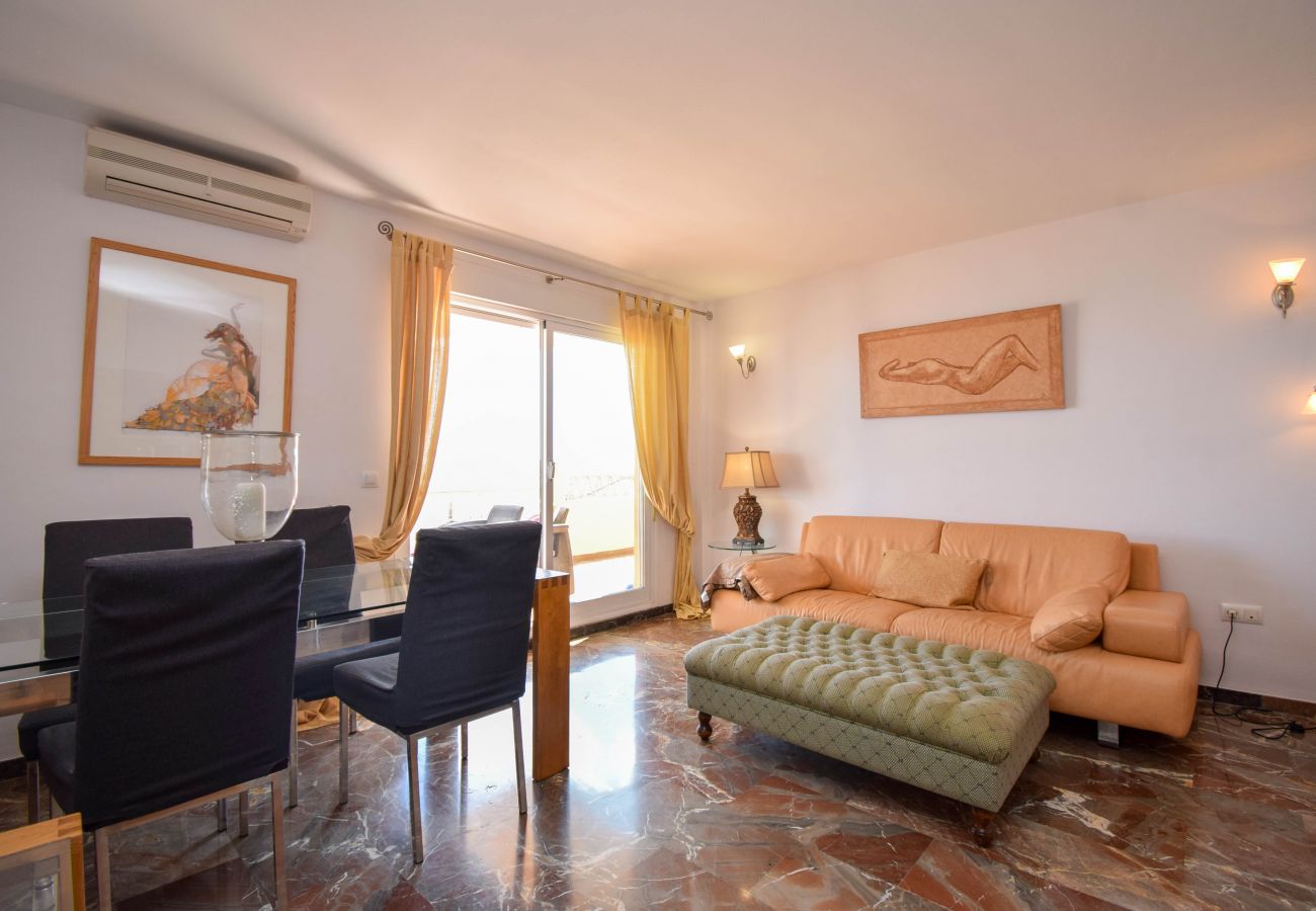 Apartamento en Fuengirola - Ref: 261 Apartamento en Carvajal con gran terraza y preciosas vistas al mar