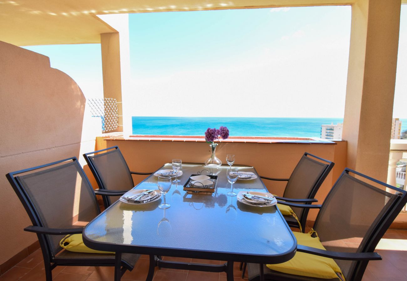 Apartamento en Fuengirola - Ref: 261 Apartamento en Carvajal con gran terraza y preciosas vistas al mar