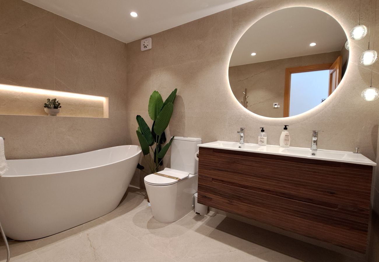 Apartamento en Fuengirola - Ref: 261 Apartamento en Carvajal con gran terraza y preciosas vistas al mar