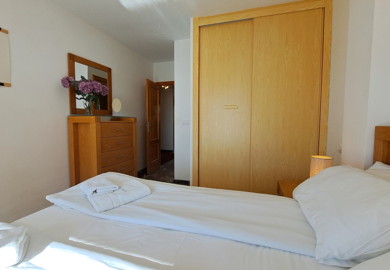 Apartamento en Fuengirola - Ref: 261 Apartamento en Carvajal con gran terraza y preciosas vistas al mar