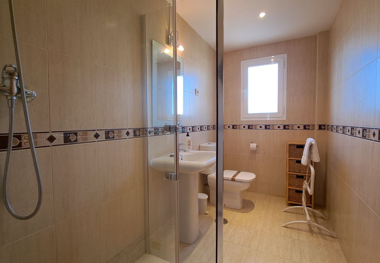 Apartamento en Fuengirola - Ref: 261 Apartamento en Carvajal con gran terraza y preciosas vistas al mar