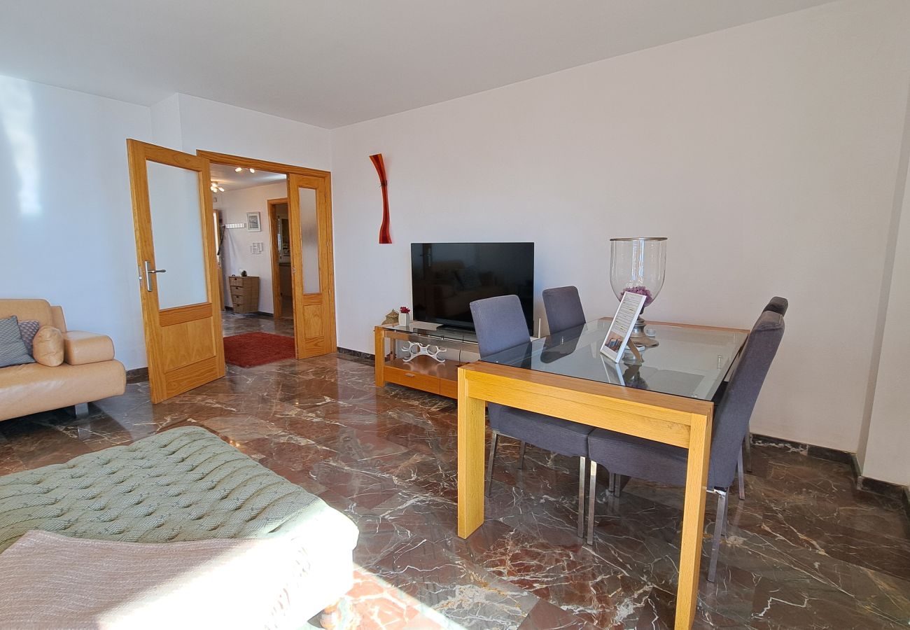 Apartamento en Fuengirola - Ref: 261 Apartamento en Carvajal con gran terraza y preciosas vistas al mar
