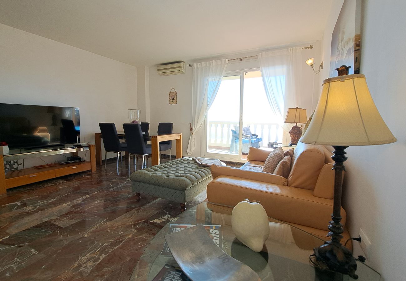 Apartamento en Fuengirola - Ref: 261 Apartamento en Carvajal con gran terraza y preciosas vistas al mar
