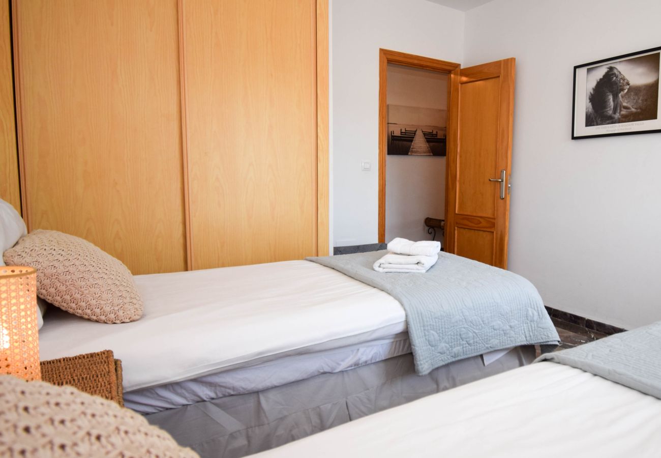Apartamento en Fuengirola - Ref: 261 Apartamento en Carvajal con gran terraza y preciosas vistas al mar