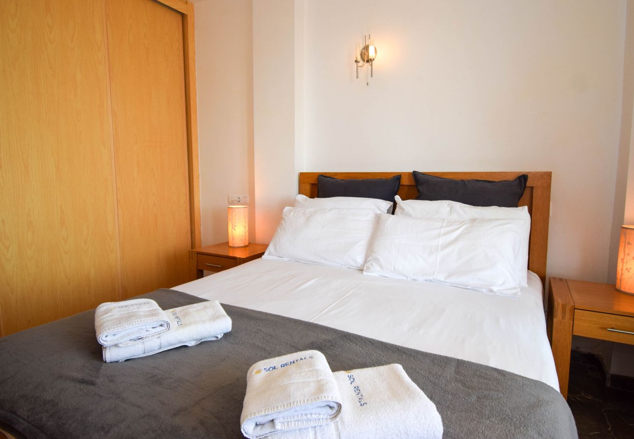 Apartamento en Fuengirola - Ref: 261 Apartamento en Carvajal con gran terraza y preciosas vistas al mar