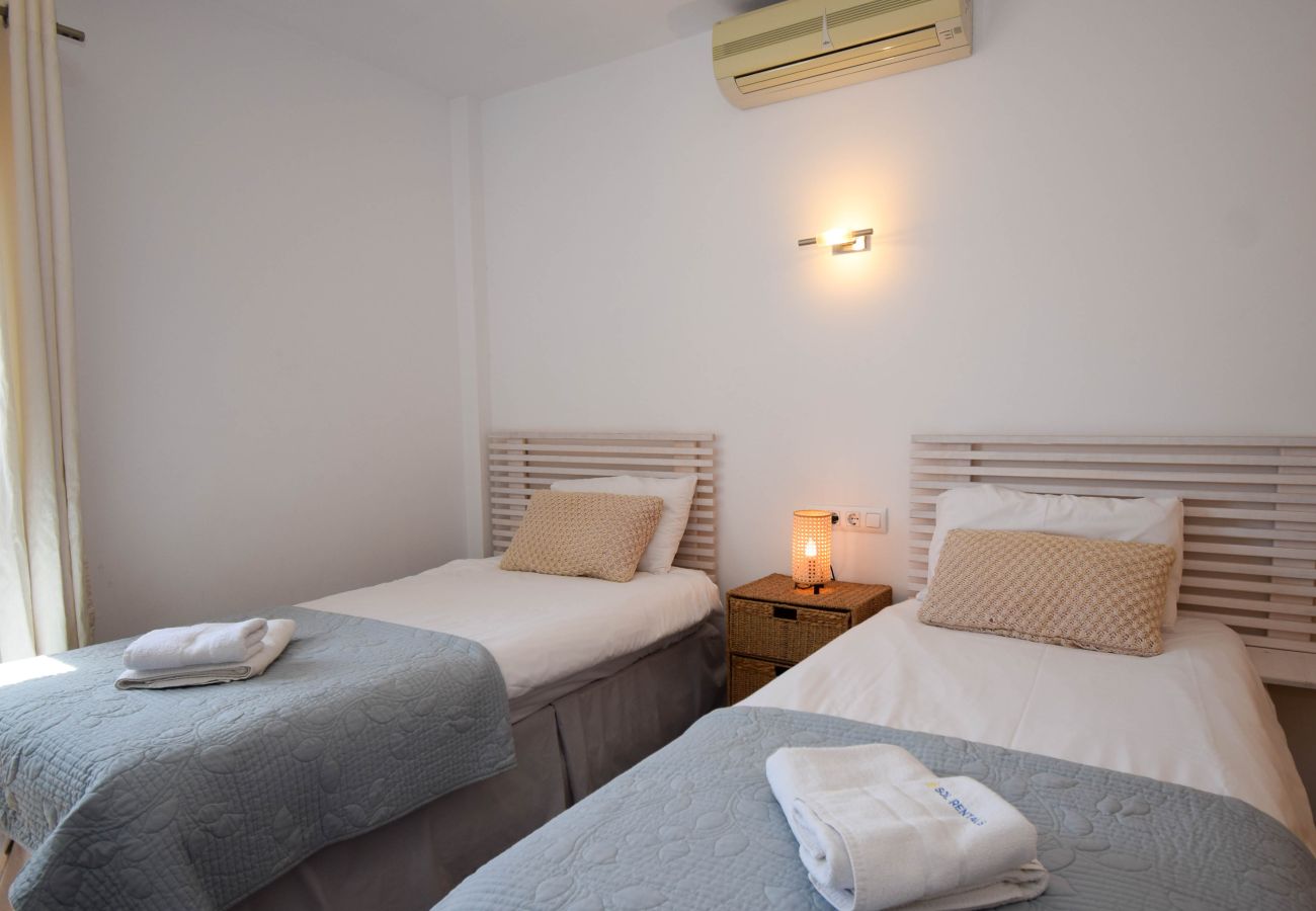 Apartamento en Fuengirola - Ref: 261 Apartamento en Carvajal con gran terraza y preciosas vistas al mar