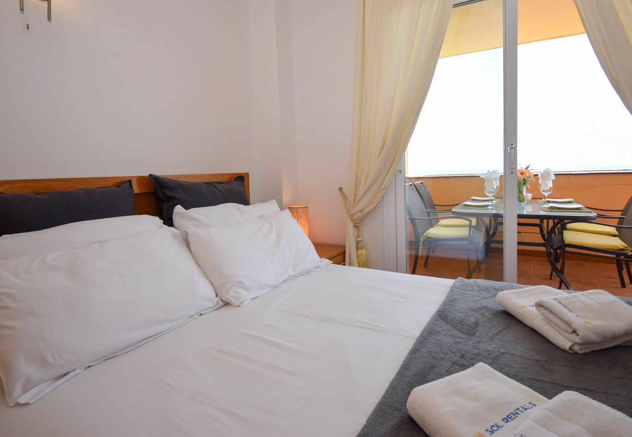 Apartamento en Fuengirola - Ref: 261 Apartamento en Carvajal con gran terraza y preciosas vistas al mar