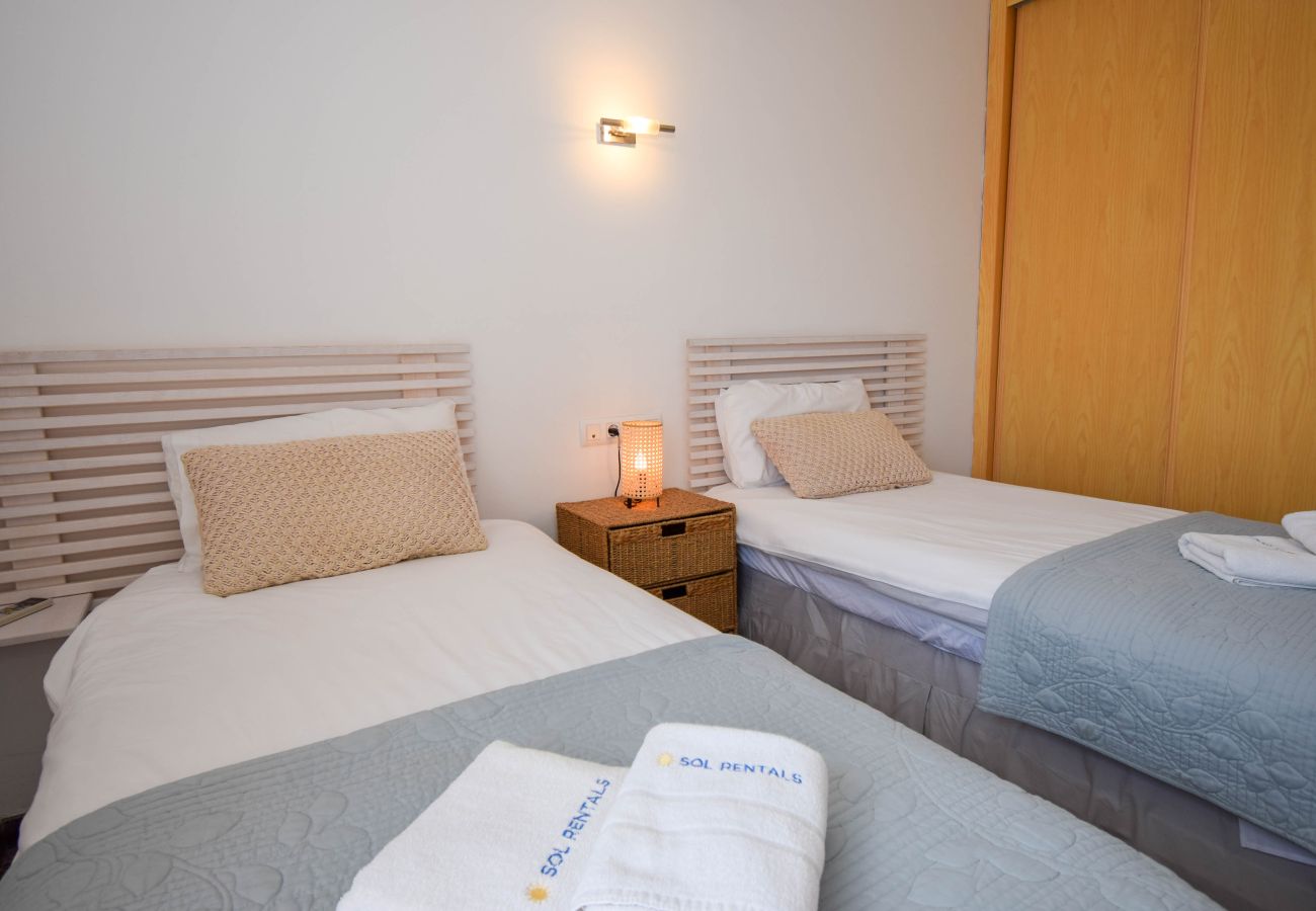 Apartamento en Fuengirola - Ref: 261 Apartamento en Carvajal con gran terraza y preciosas vistas al mar