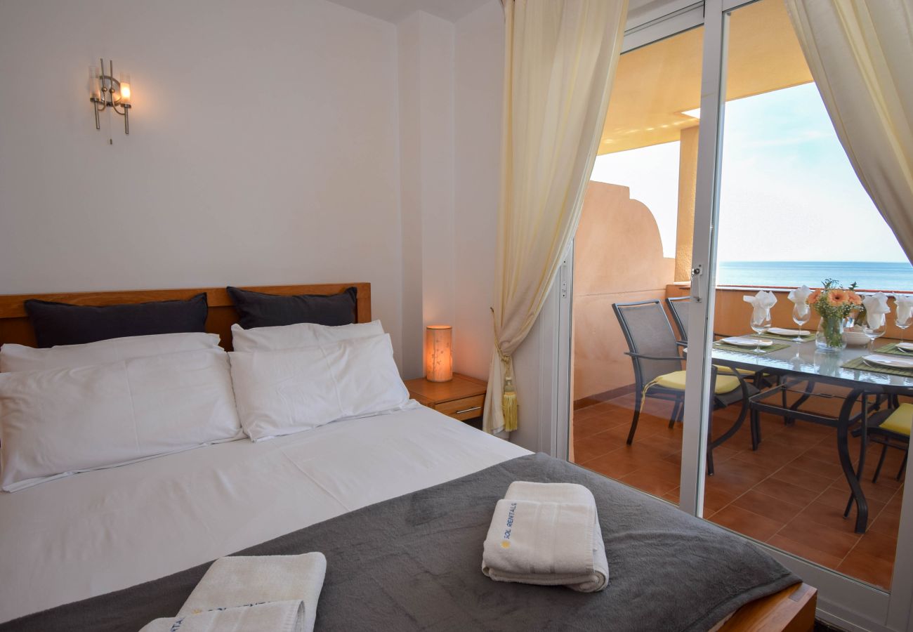 Apartamento en Fuengirola - Ref: 261 Apartamento en Carvajal con gran terraza y preciosas vistas al mar