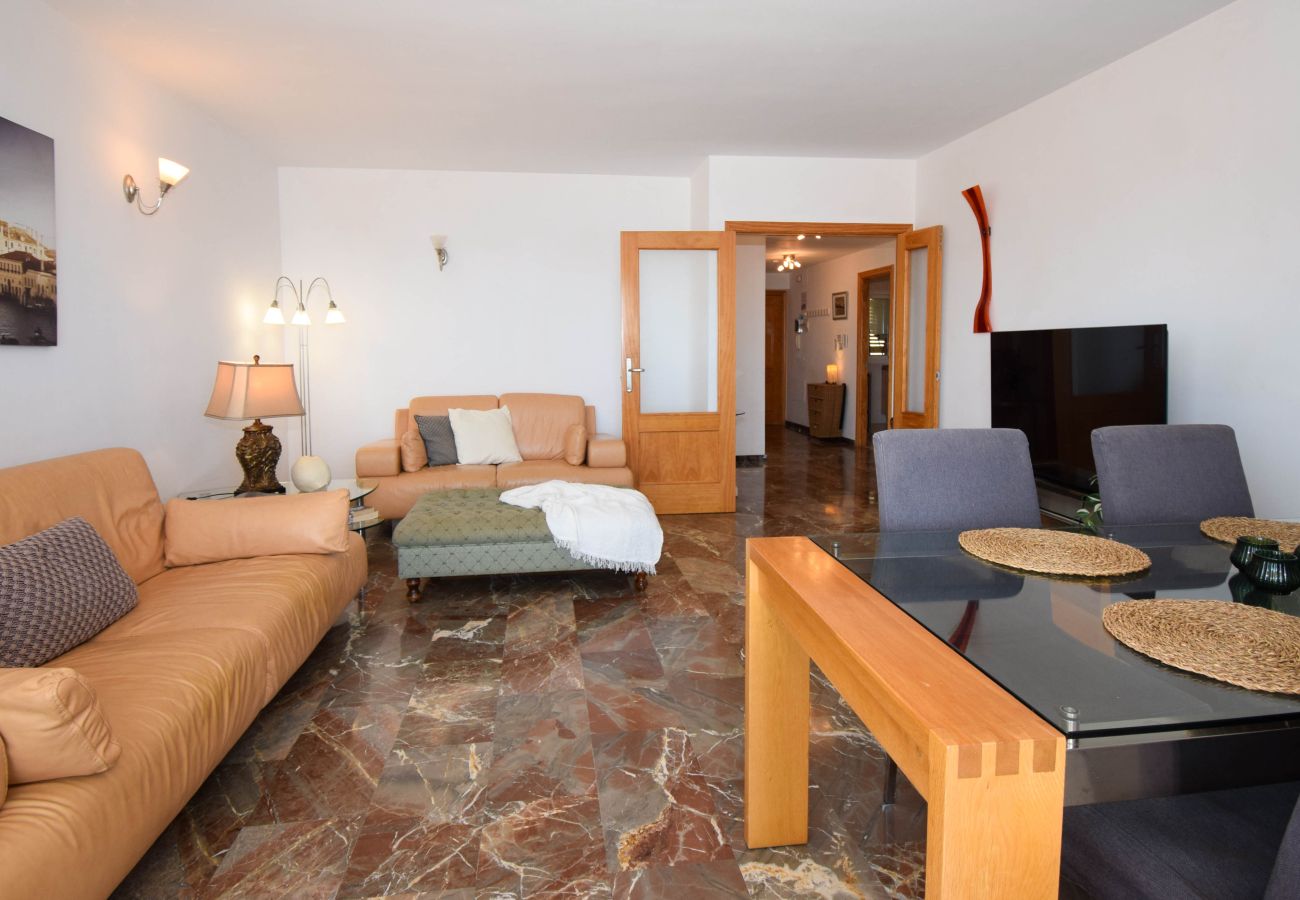 Apartamento en Fuengirola - Ref: 261 Apartamento en Carvajal con gran terraza y preciosas vistas al mar