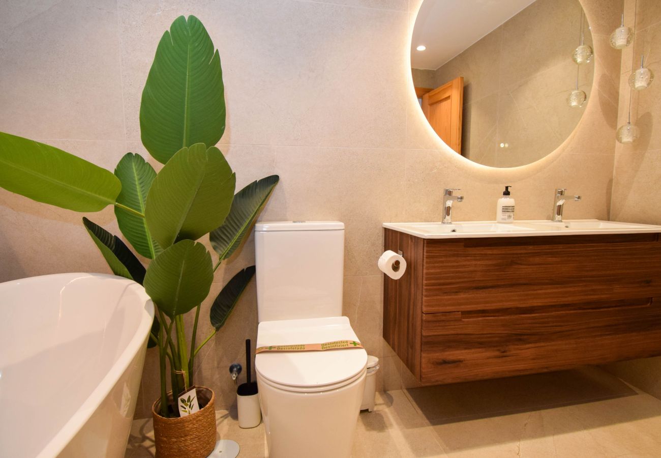 Apartamento en Fuengirola - Ref: 261 Apartamento en Carvajal con gran terraza y preciosas vistas al mar