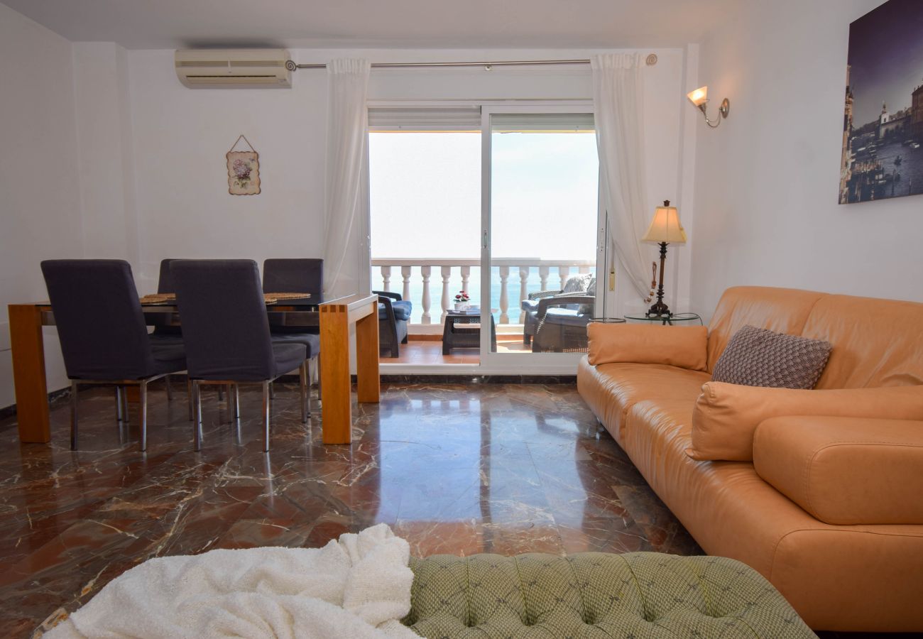 Apartamento en Fuengirola - Ref: 261 Apartamento en Carvajal con gran terraza y preciosas vistas al mar