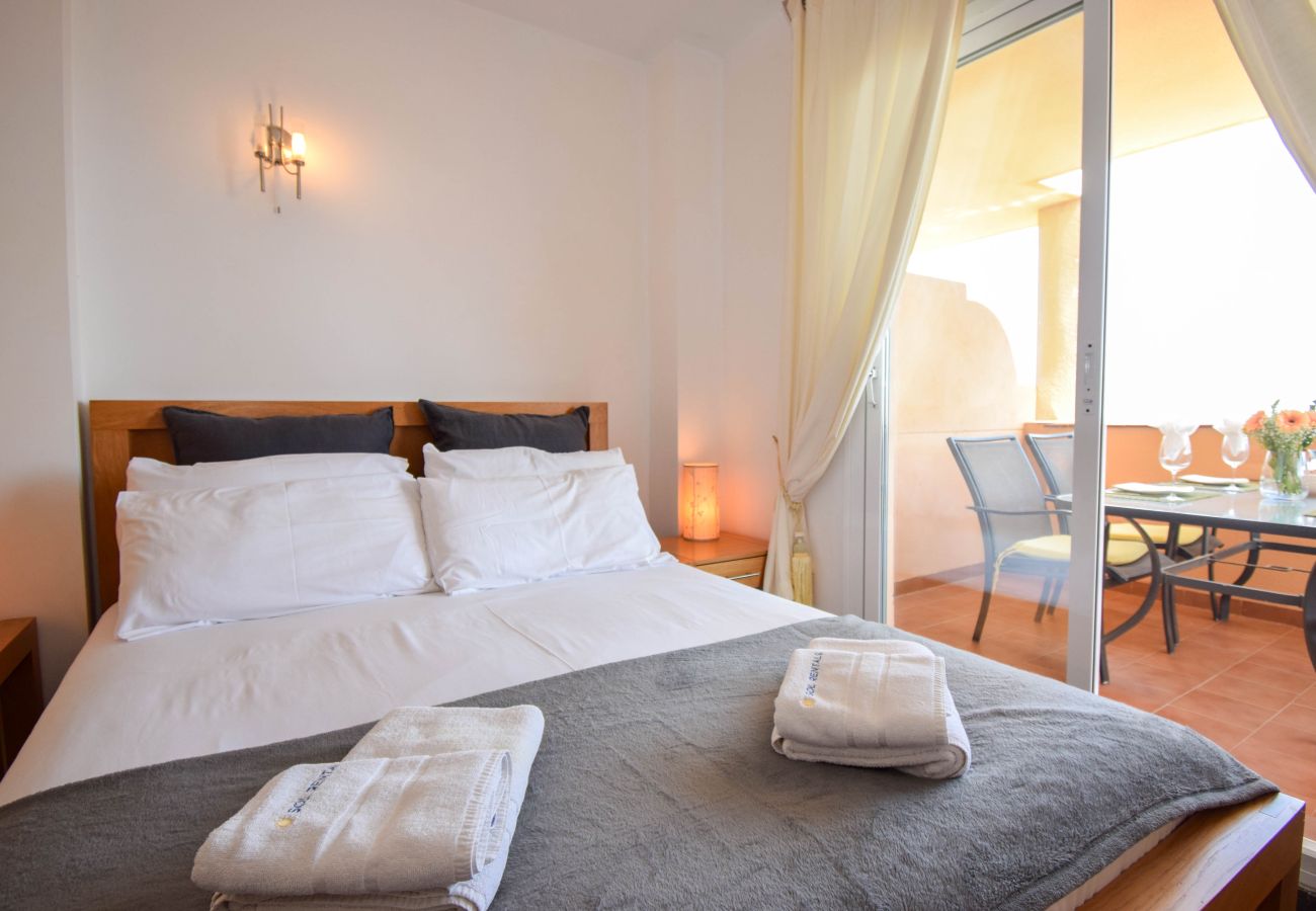 Apartamento en Fuengirola - Ref: 261 Apartamento en Carvajal con gran terraza y preciosas vistas al mar