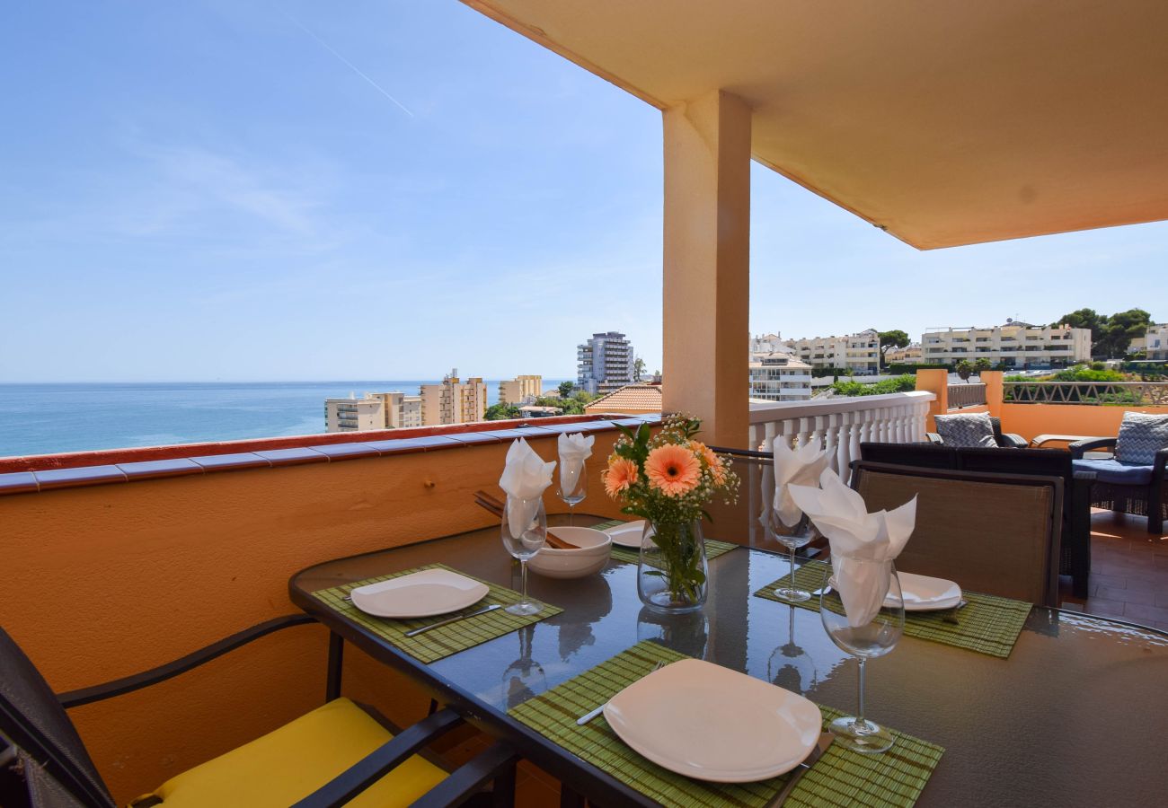 Apartamento en Fuengirola - Ref: 261 Apartamento en Carvajal con gran terraza y preciosas vistas al mar