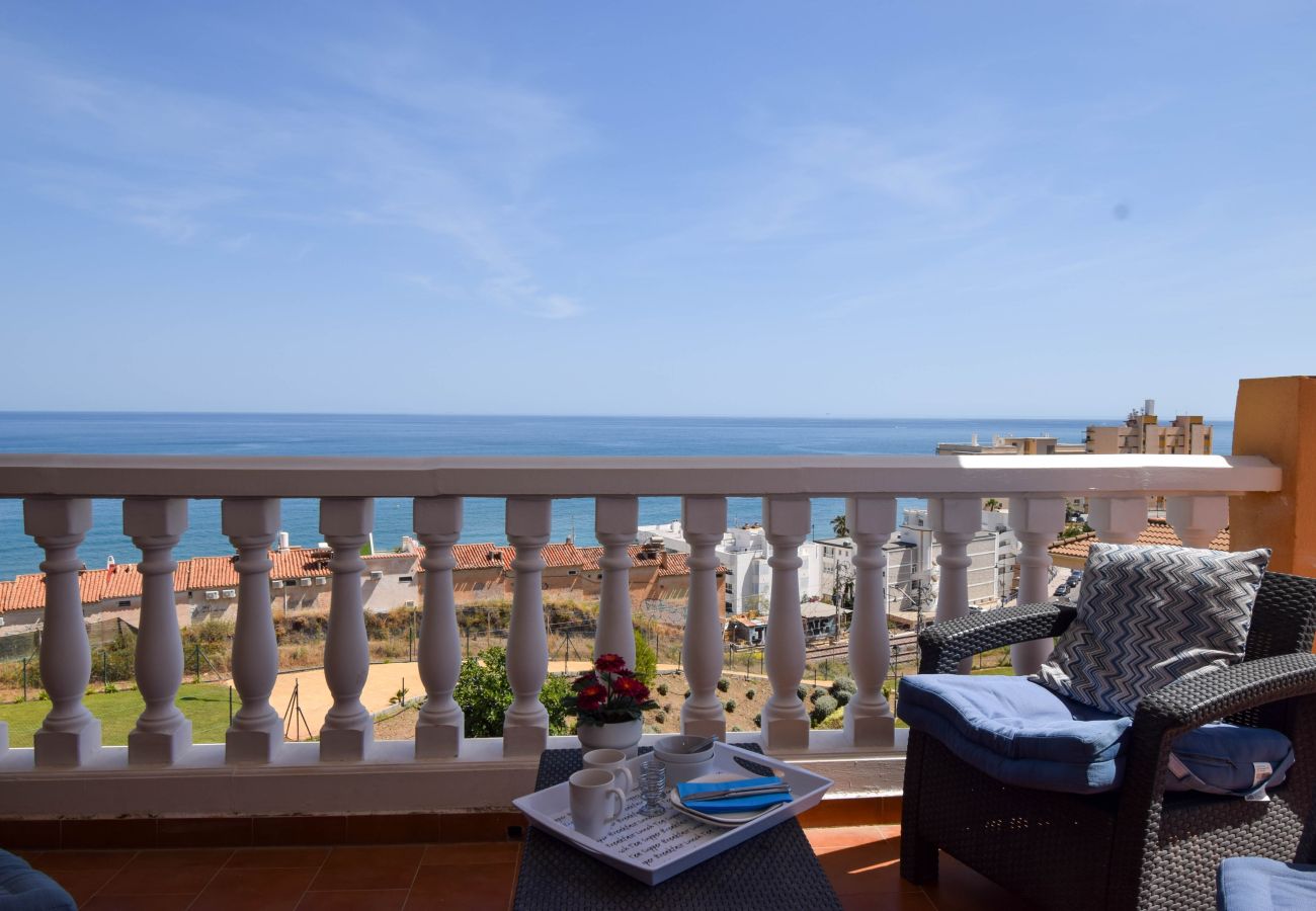 Apartamento en Fuengirola - Ref: 261 Apartamento en Carvajal con gran terraza y preciosas vistas al mar