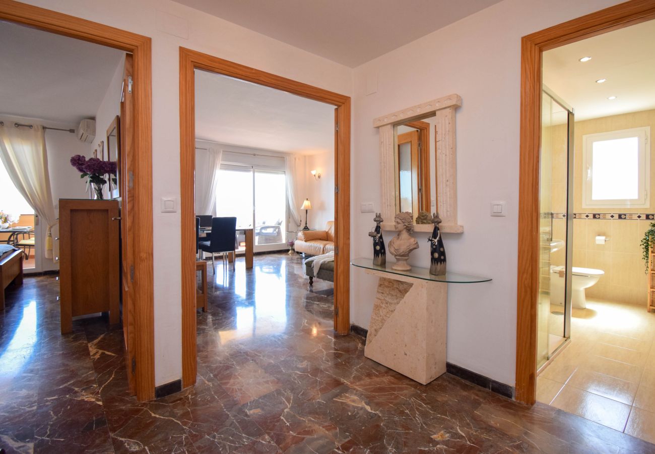 Apartamento en Fuengirola - Ref: 261 Apartamento en Carvajal con gran terraza y preciosas vistas al mar