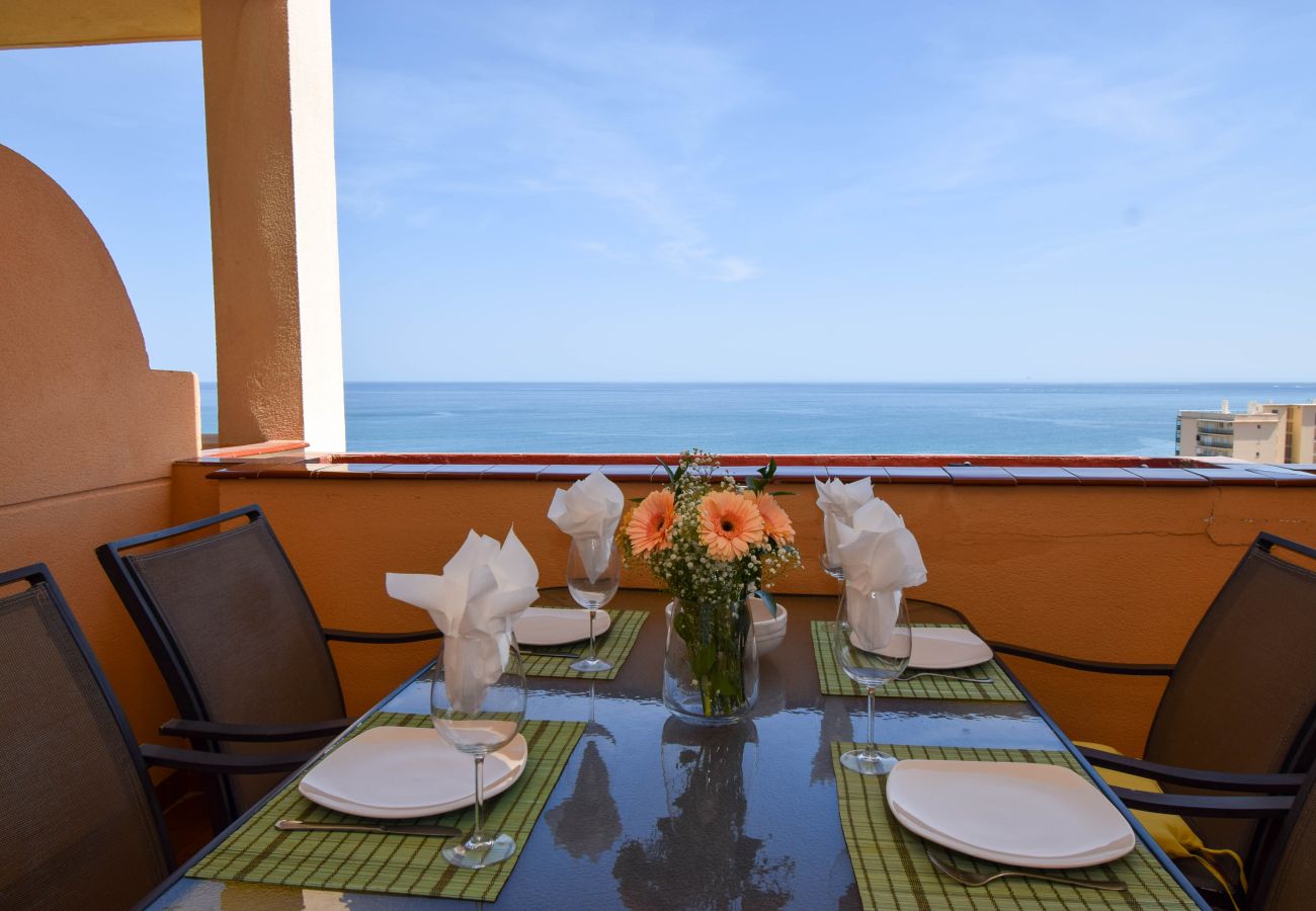 Apartamento en Fuengirola - Ref: 261 Apartamento en Carvajal con gran terraza y preciosas vistas al mar