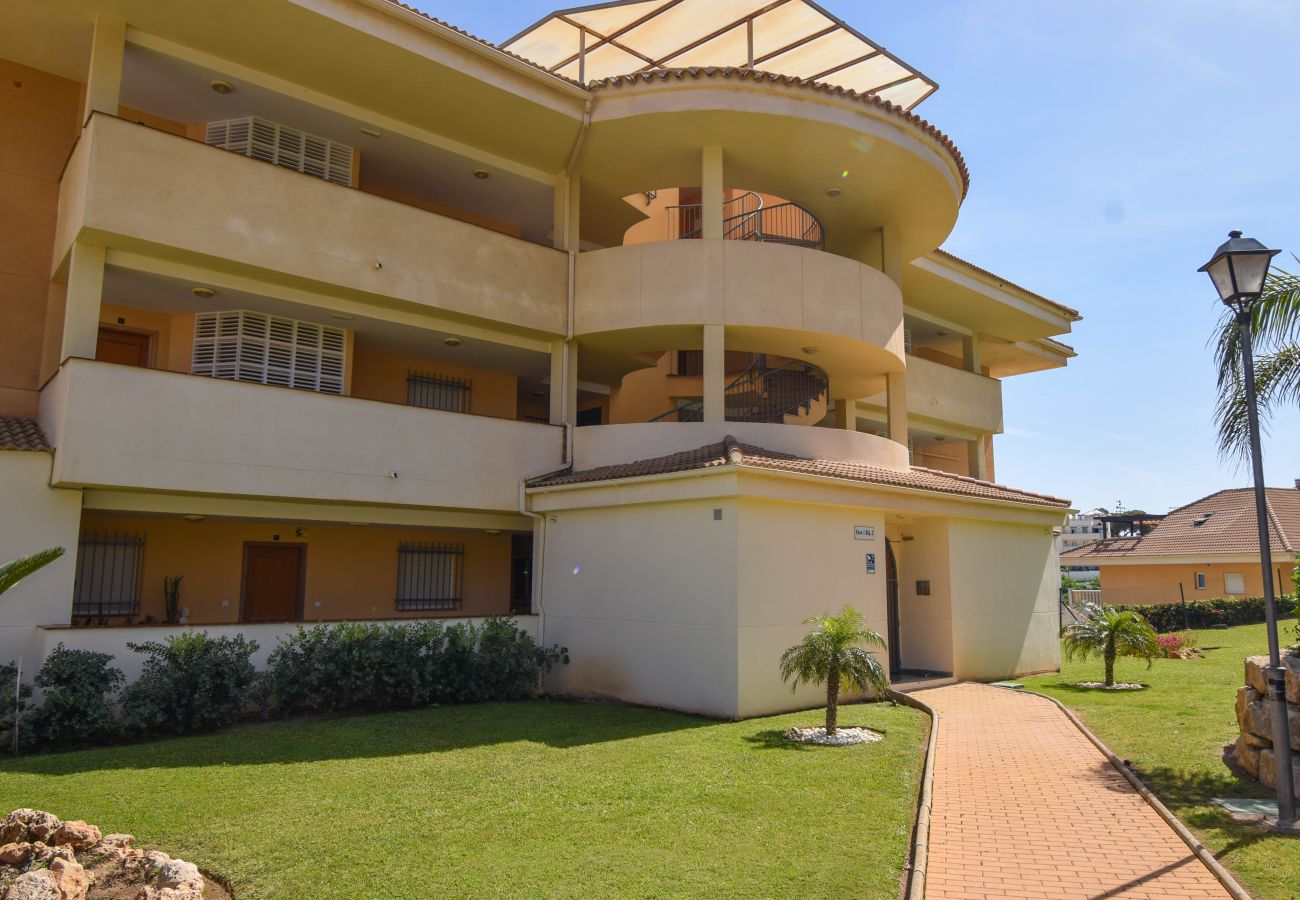 Apartamento en Fuengirola - Ref: 261 Apartamento en Carvajal con gran terraza y preciosas vistas al mar