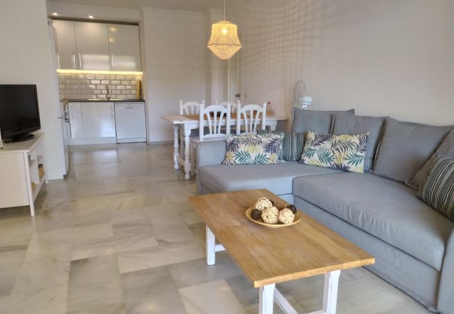 Apartamento en Torremolinos - Ref: 297 Apartamento en complejo frente al mar en La Carihuela, Torremolinos 