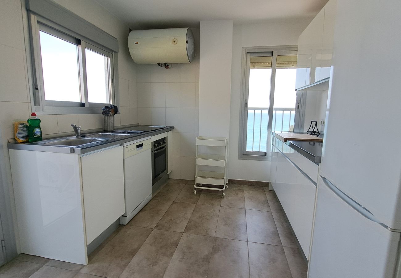 Apartamento en Fuengirola - Ref: 222 Soleado apartamento en primera línea de playa con espectaculares vistas al mar y a Fuengirola