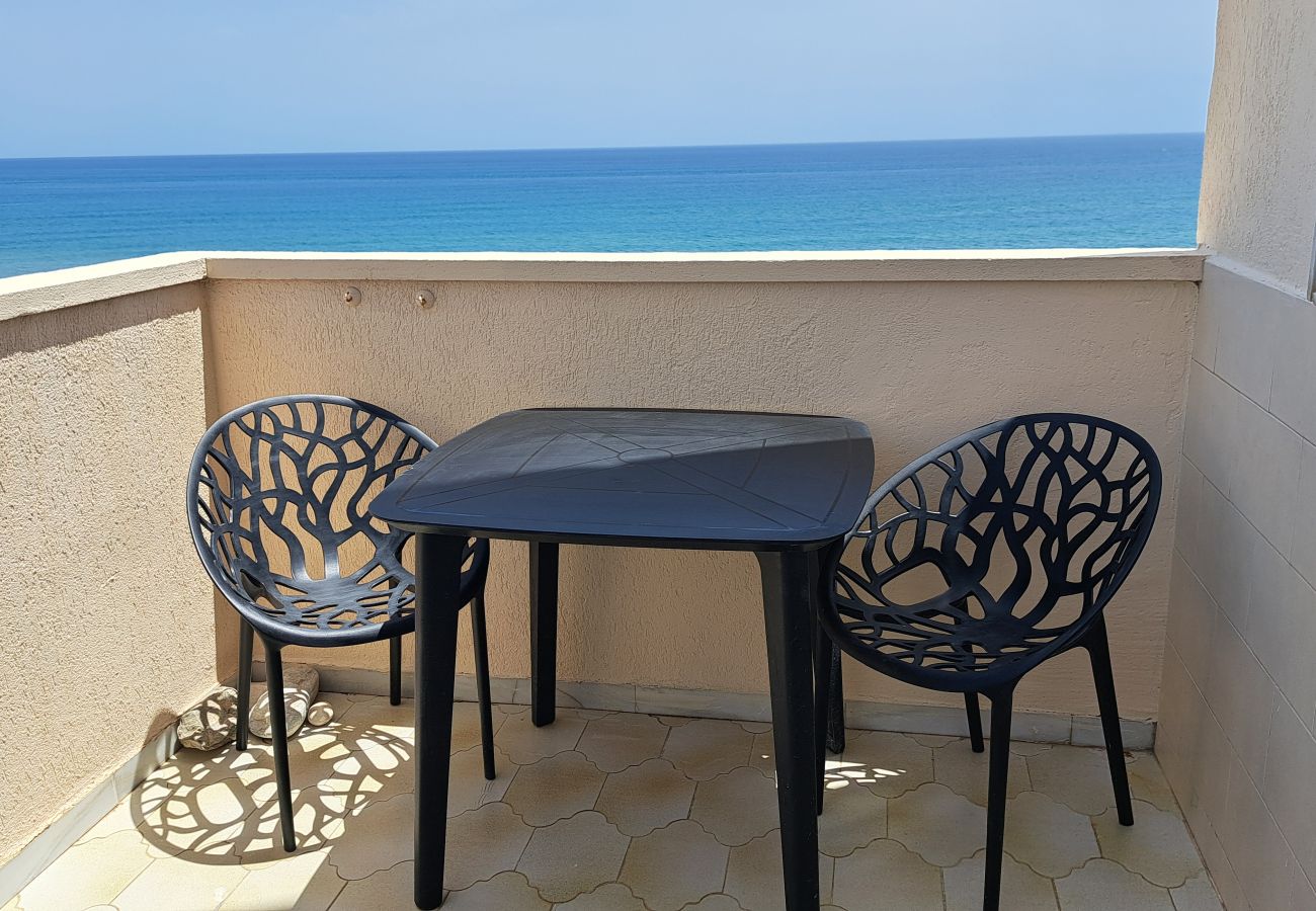 Apartamento en Fuengirola - Ref: 222 Soleado apartamento en primera línea de playa con espectaculares vistas al mar y a Fuengirola