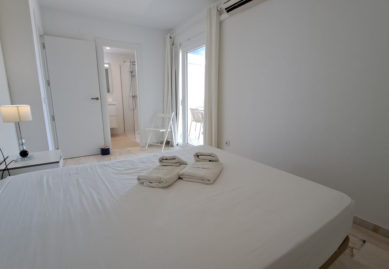Apartamento en Fuengirola - Ref: 222 Soleado apartamento en primera línea de playa con espectaculares vistas al mar y a Fuengirola