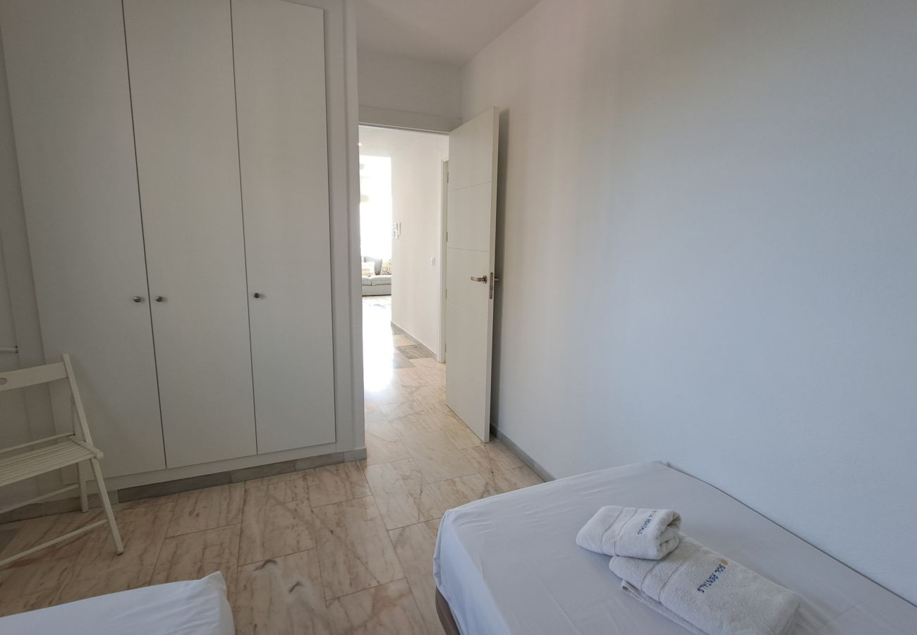 Apartamento en Fuengirola - Ref: 222 Soleado apartamento en primera línea de playa con espectaculares vistas al mar y a Fuengirola