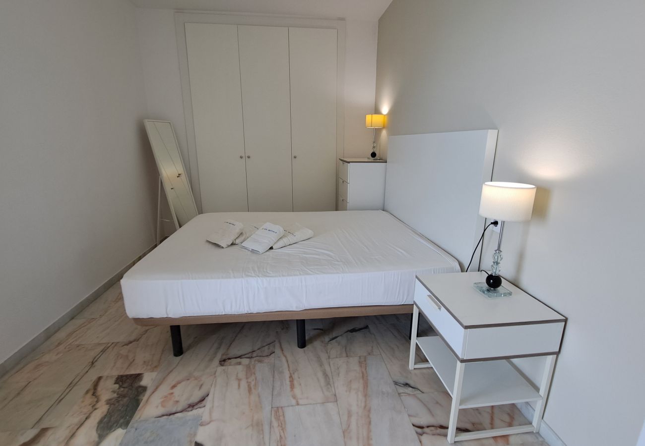 Apartamento en Fuengirola - Ref: 222 Soleado apartamento en primera línea de playa con espectaculares vistas al mar y a Fuengirola