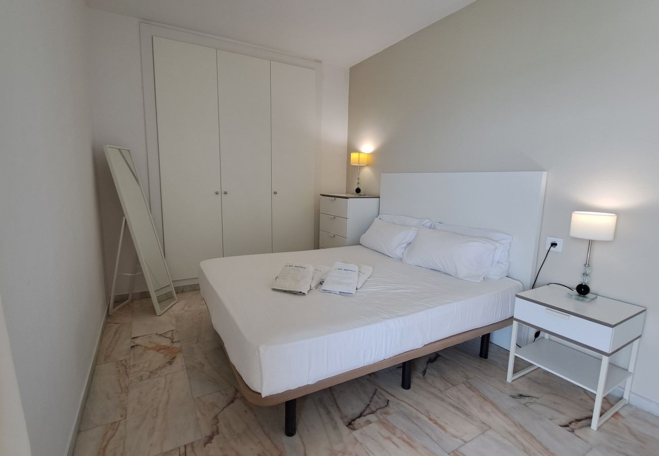 Apartamento en Fuengirola - Ref: 222 Soleado apartamento en primera línea de playa con espectaculares vistas al mar y a Fuengirola