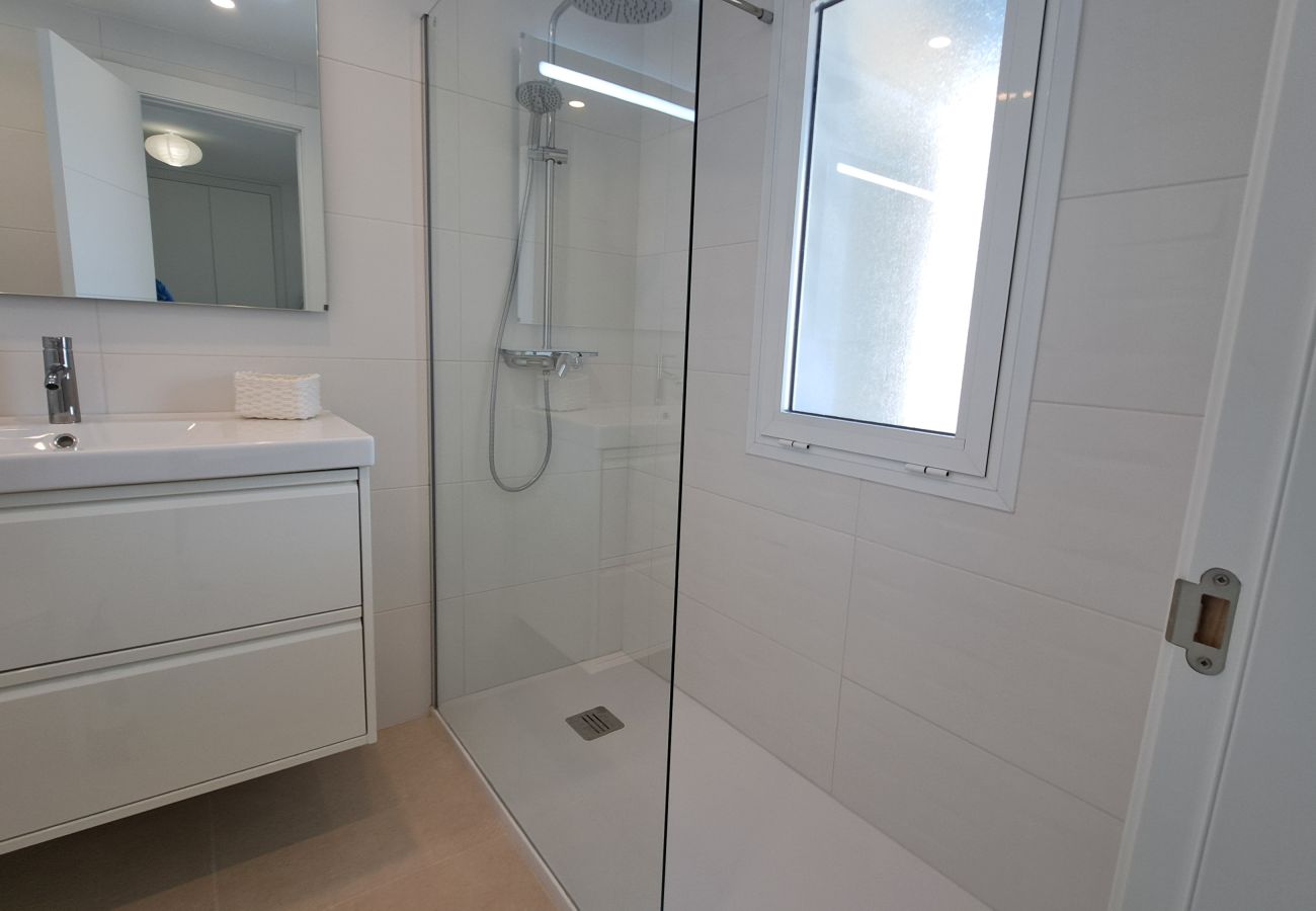 Apartamento en Fuengirola - Ref: 222 Soleado apartamento en primera línea de playa con espectaculares vistas al mar y a Fuengirola