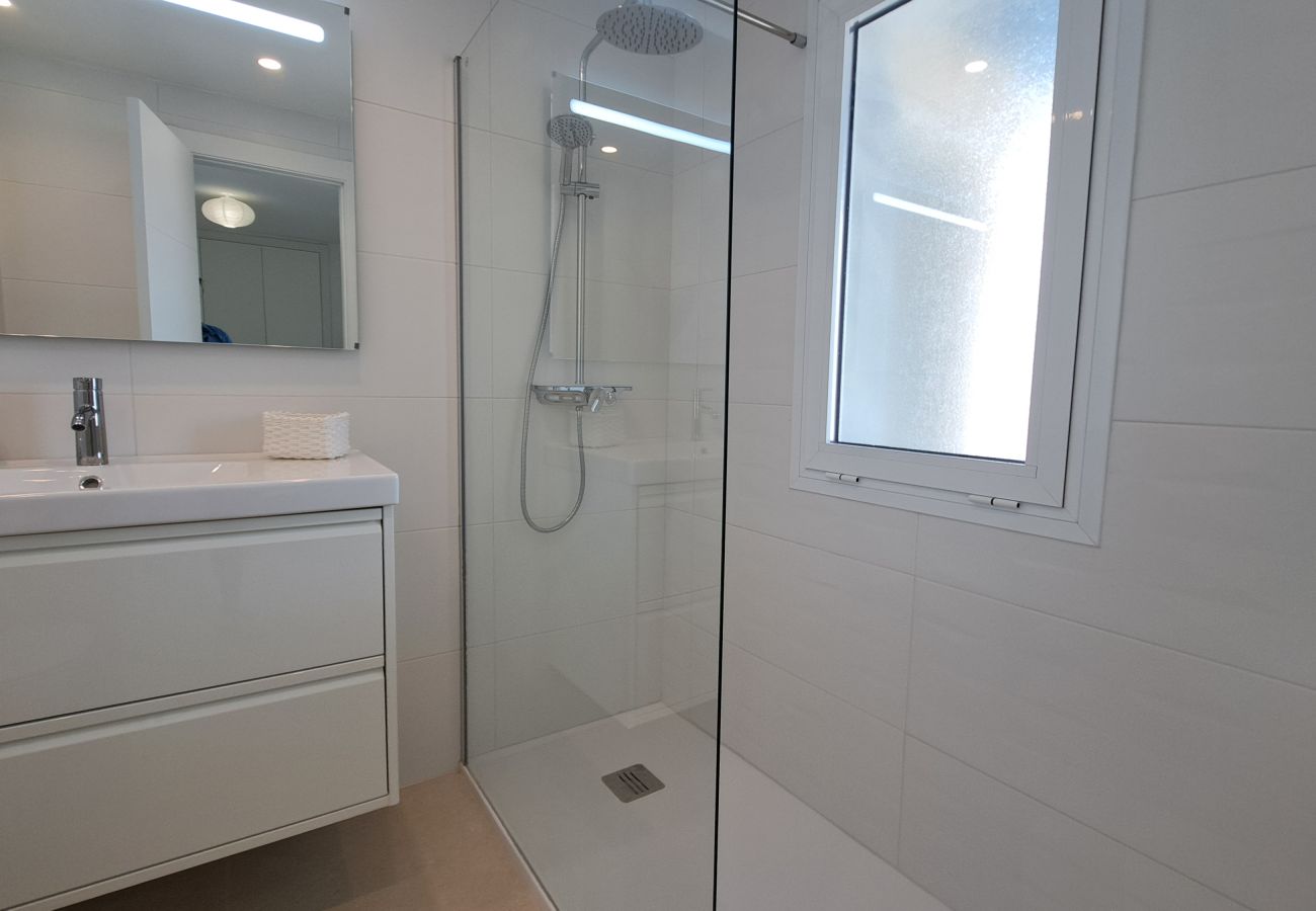 Apartamento en Fuengirola - Ref: 222 Soleado apartamento en primera línea de playa con espectaculares vistas al mar y a Fuengirola
