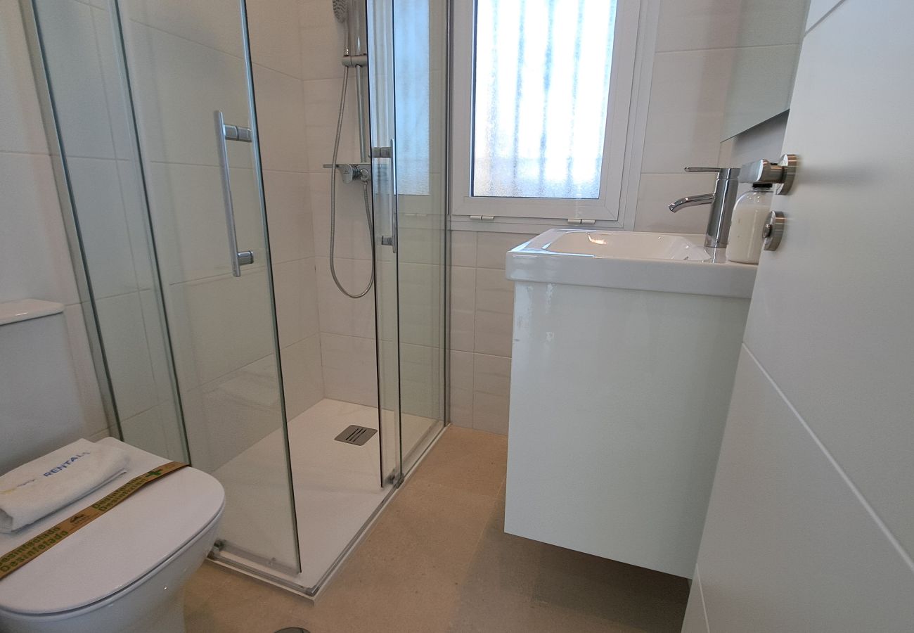 Apartamento en Fuengirola - Ref: 222 Soleado apartamento en primera línea de playa con espectaculares vistas al mar y a Fuengirola