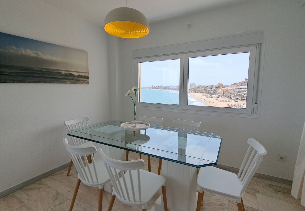 Apartamento en Fuengirola - Ref: 222 Soleado apartamento en primera línea de playa con espectaculares vistas al mar y a Fuengirola