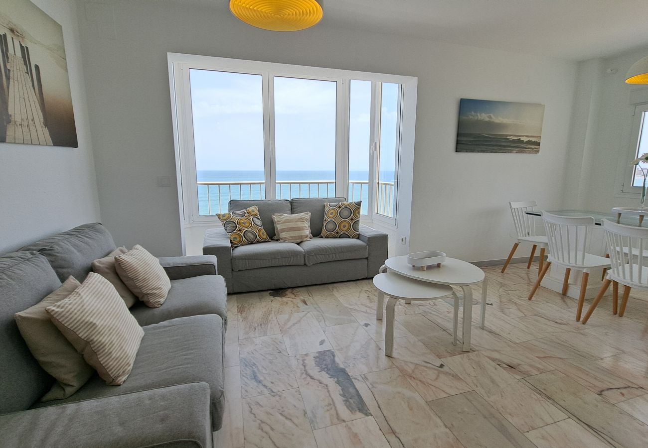 Apartamento en Fuengirola - Ref: 222 Soleado apartamento en primera línea de playa con espectaculares vistas al mar y a Fuengirola