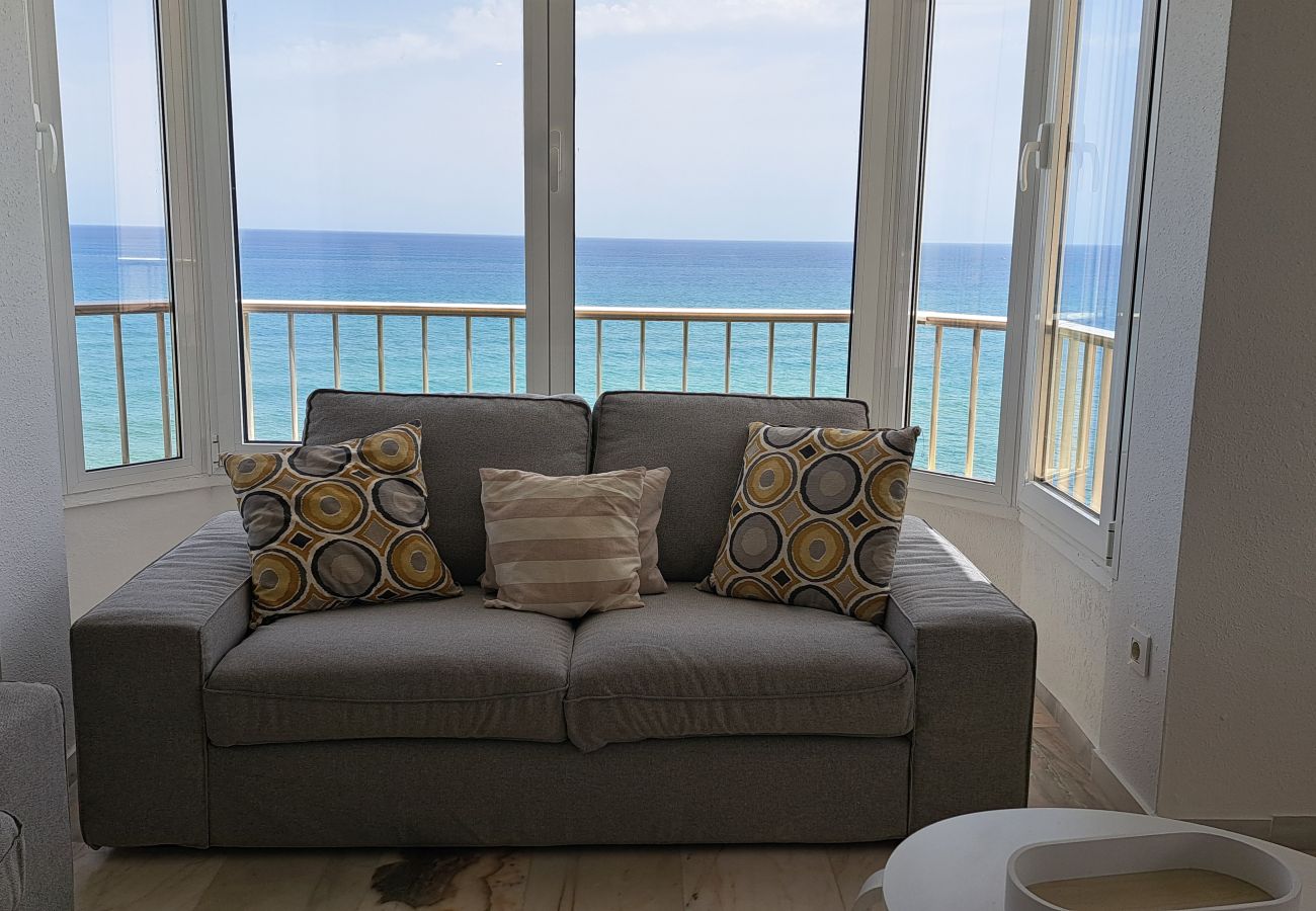 Apartamento en Fuengirola - Ref: 222 Soleado apartamento en primera línea de playa con espectaculares vistas al mar y a Fuengirola