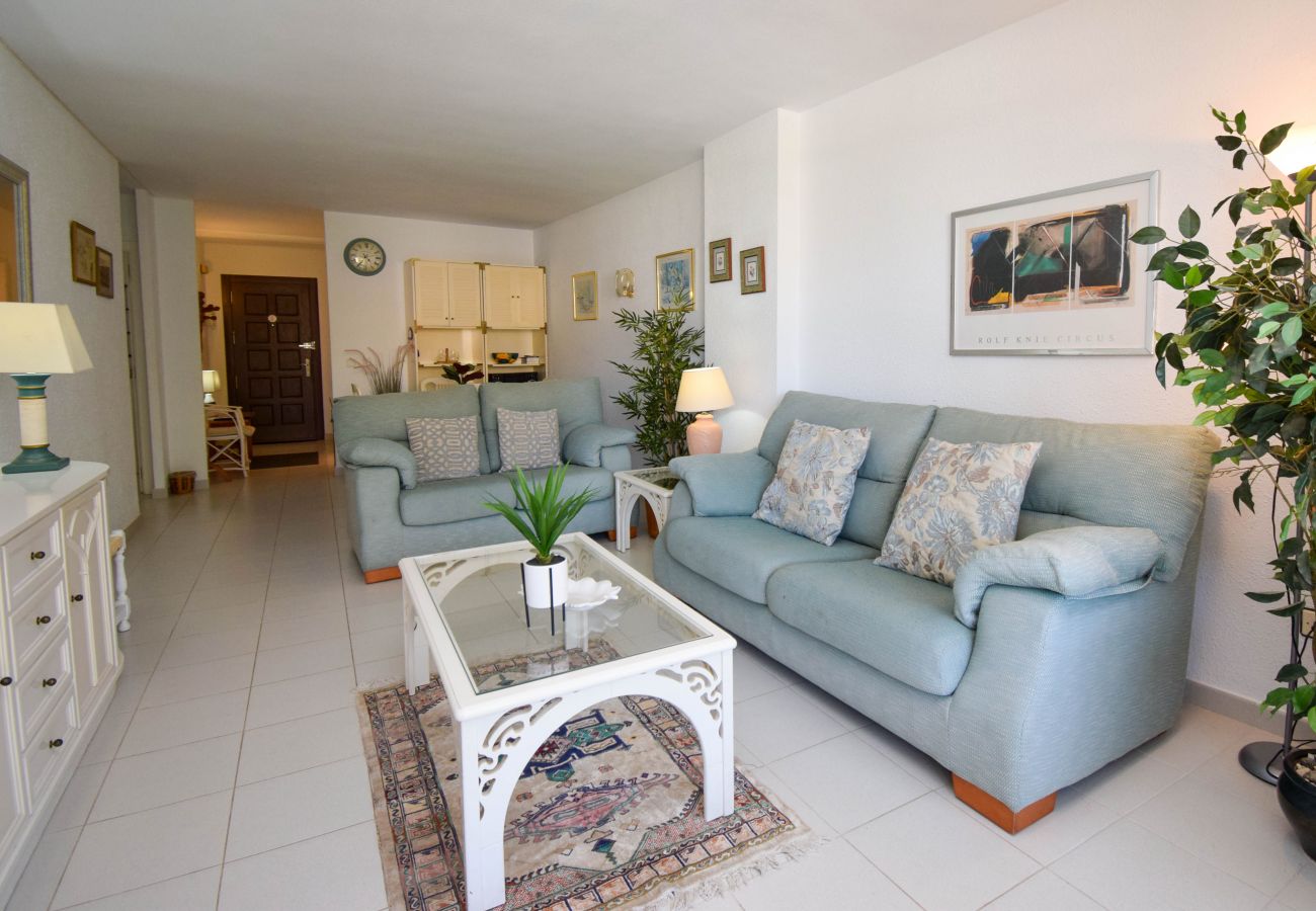 Apartamento en Fuengirola - Ref: 212 Apartamento de dos dormitorios con terraza cerca de la playa
