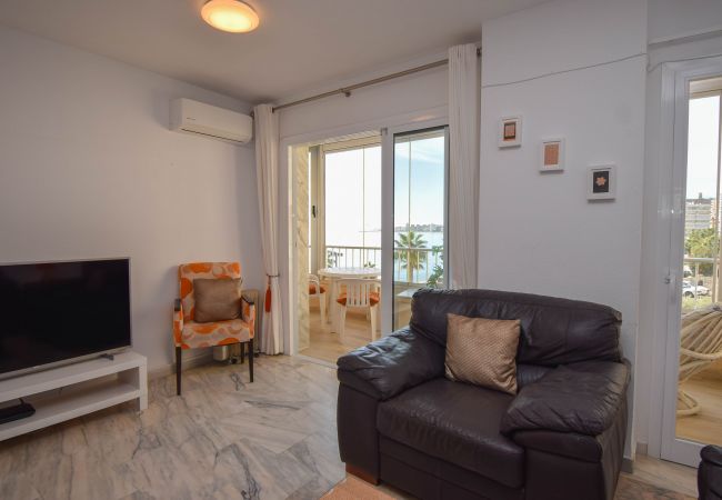 Apartamento en Fuengirola - Ref: 202  Apartamento con 2 dormitorios en primera línea de playa en Torreblanca