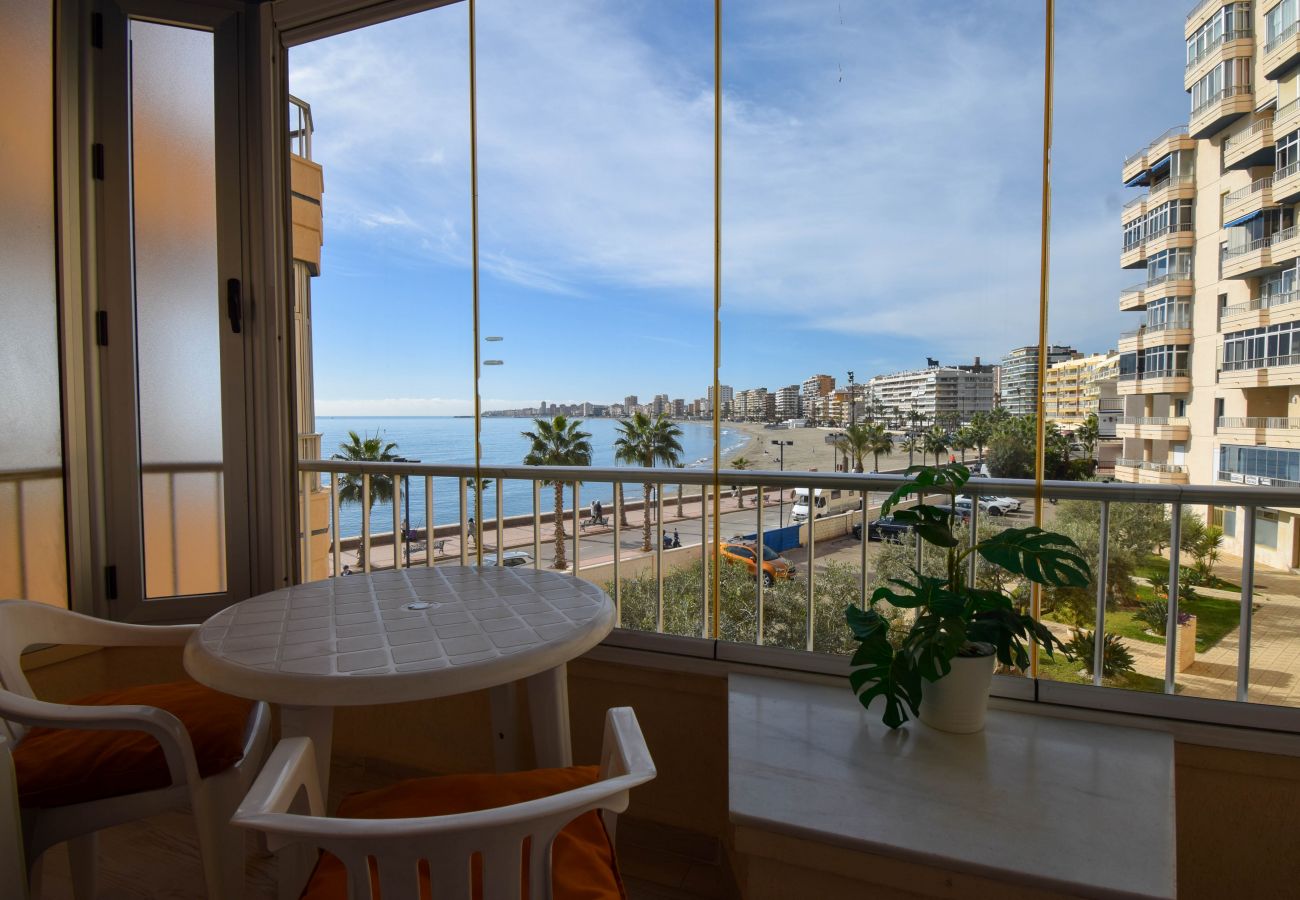 Apartamento en Fuengirola - Ref: 202  Apartamento con 2 dormitorios en primera línea de playa en Torreblanca