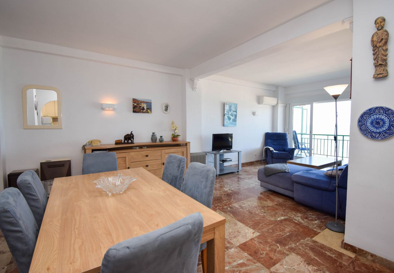 Apartamento en Fuengirola - Ref: 237 Apartamento en primera línea de playa en Carvajal con increíbles vistas al mar