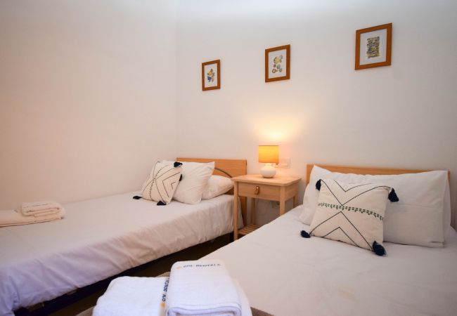 Apartamento en Fuengirola - Ref: 226 Apartamento con vistas a la montaña cerca de la playa de Fuengirola y del Castillo Apartamento en Fuengirola - Ref: 226 Apartamento con vistas a la montaña cerca de la playa de Fuengirola y del Castillo