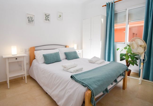 Apartamento en Fuengirola - Ref: 226 Apartamento con vistas a la montaña cerca de la playa de Fuengirola y del Castillo Apartamento en Fuengirola - Ref: 226 Apartamento con vistas a la montaña cerca de la playa de Fuengirola y del Castillo
