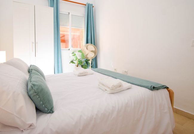 Apartamento en Fuengirola - Ref: 226 Apartamento con vistas a la montaña cerca de la playa de Fuengirola y del Castillo Apartamento en Fuengirola - Ref: 226 Apartamento con vistas a la montaña cerca de la playa de Fuengirola y del Castillo