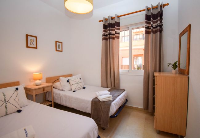 Apartamento en Fuengirola - Ref: 226 Apartamento con vistas a la montaña cerca de la playa de Fuengirola y del Castillo Apartamento en Fuengirola - Ref: 226 Apartamento con vistas a la montaña cerca de la playa de Fuengirola y del Castillo