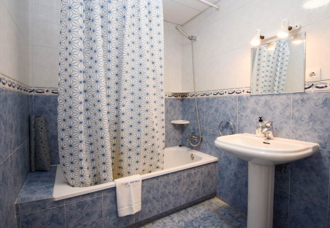 Apartamento en Fuengirola - Ref: 226 Apartamento con vistas a la montaña cerca de la playa de Fuengirola y del Castillo Apartamento en Fuengirola - Ref: 226 Apartamento con vistas a la montaña cerca de la playa de Fuengirola y del Castillo