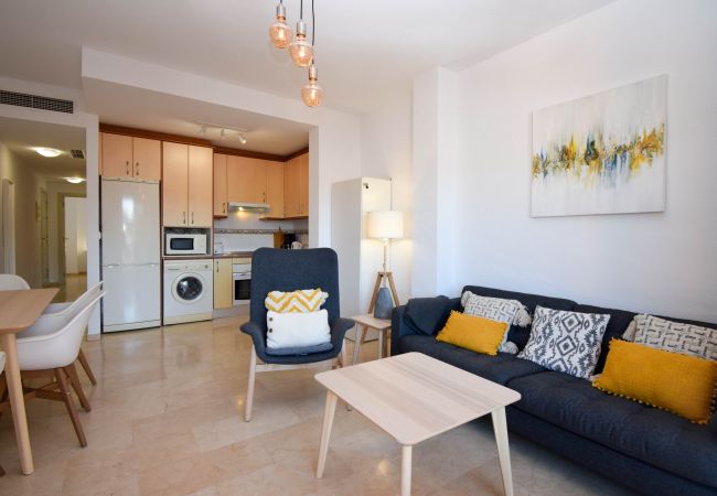 Apartamento en Fuengirola - Ref: 226 Apartamento con vistas a la montaña cerca de la playa de Fuengirola y del Castillo