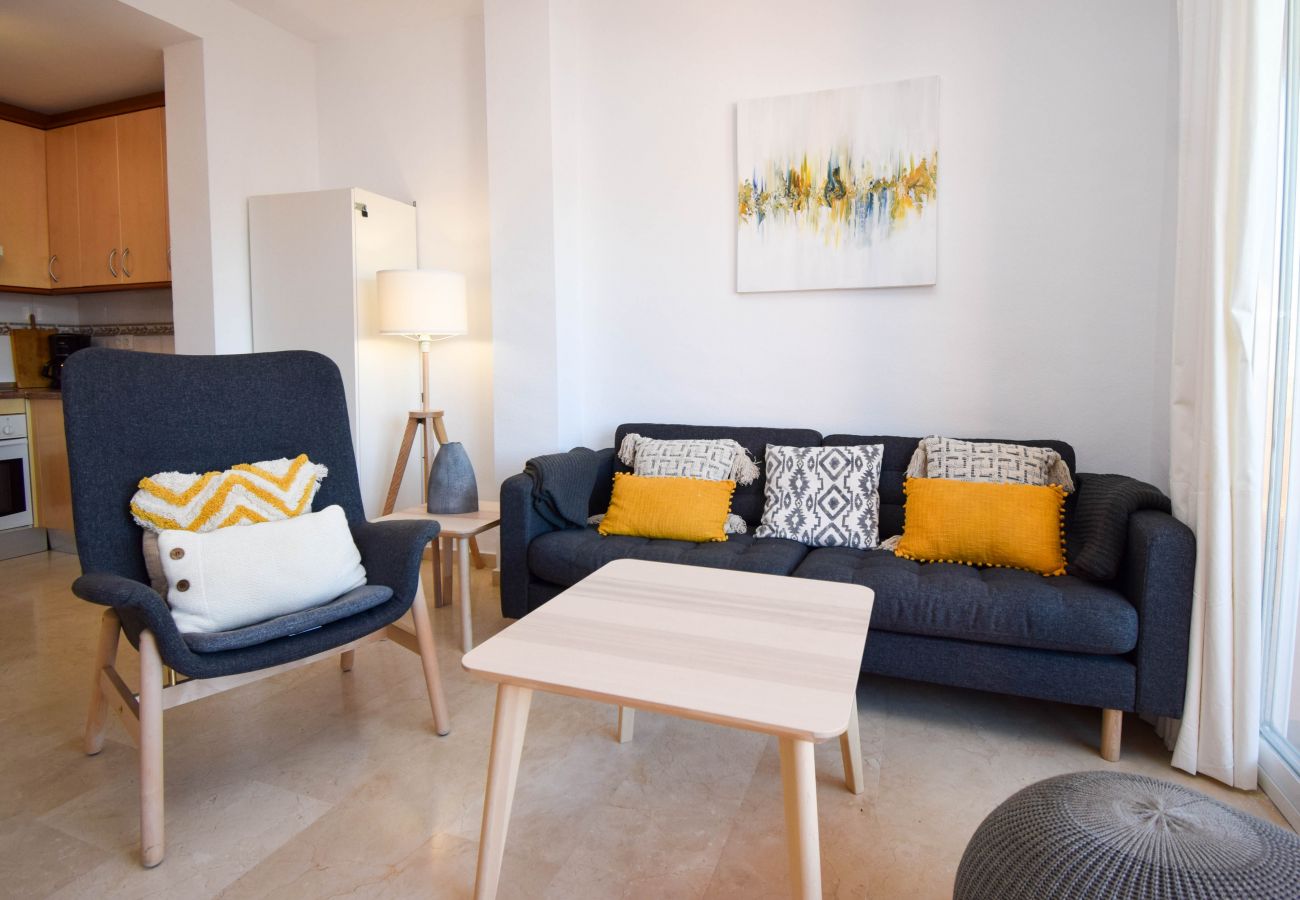 Apartamento en Fuengirola - Ref: 226 Apartamento con vistas a la montaña cerca de la playa de Fuengirola y del Castillo