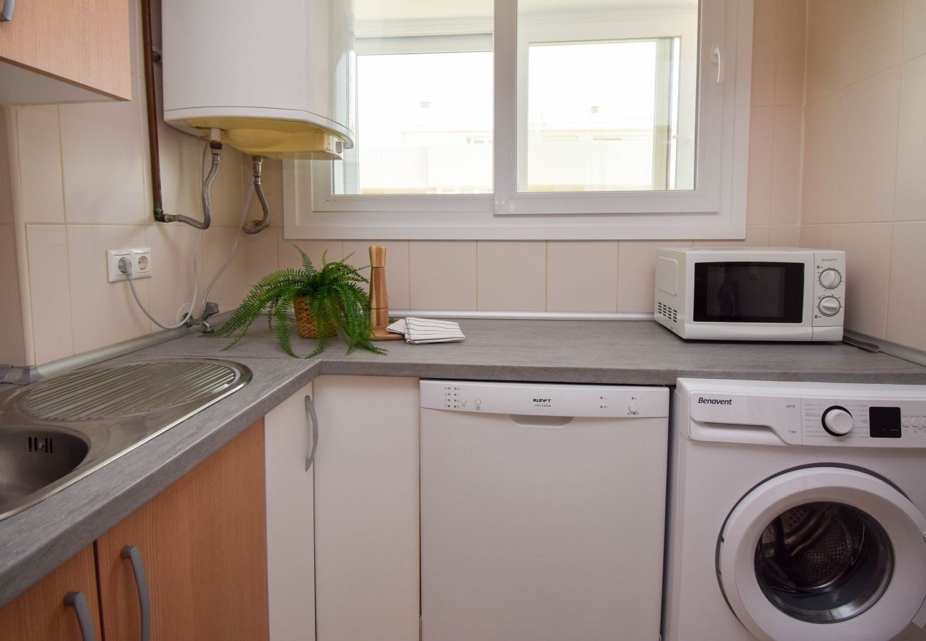 Apartamento en Fuengirola - Ref: 200 Piso en primera línea de playa con piscina e impresionantes vistas al mar