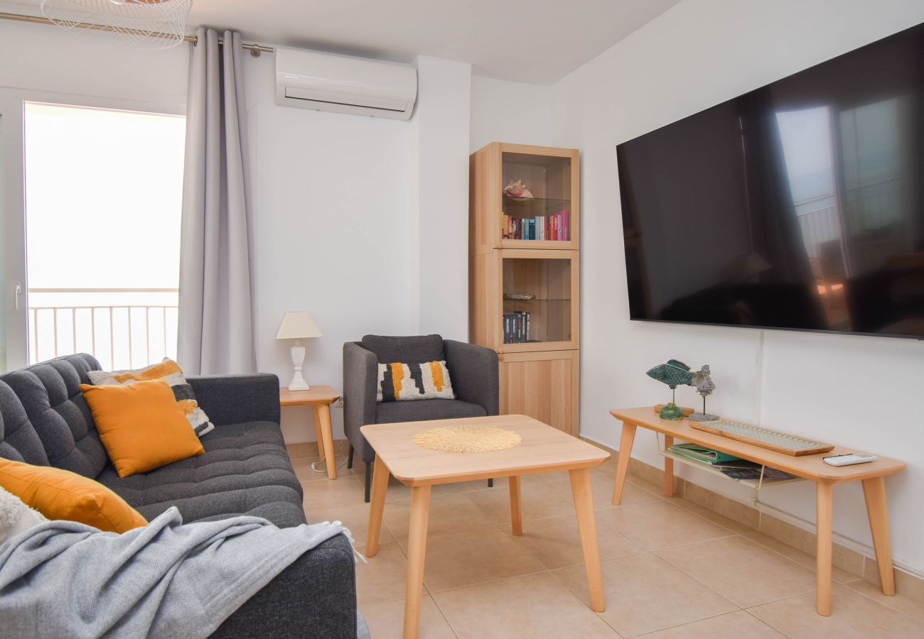 Apartamento en Fuengirola - Ref: 200 Piso en primera línea de playa con piscina e impresionantes vistas al mar
