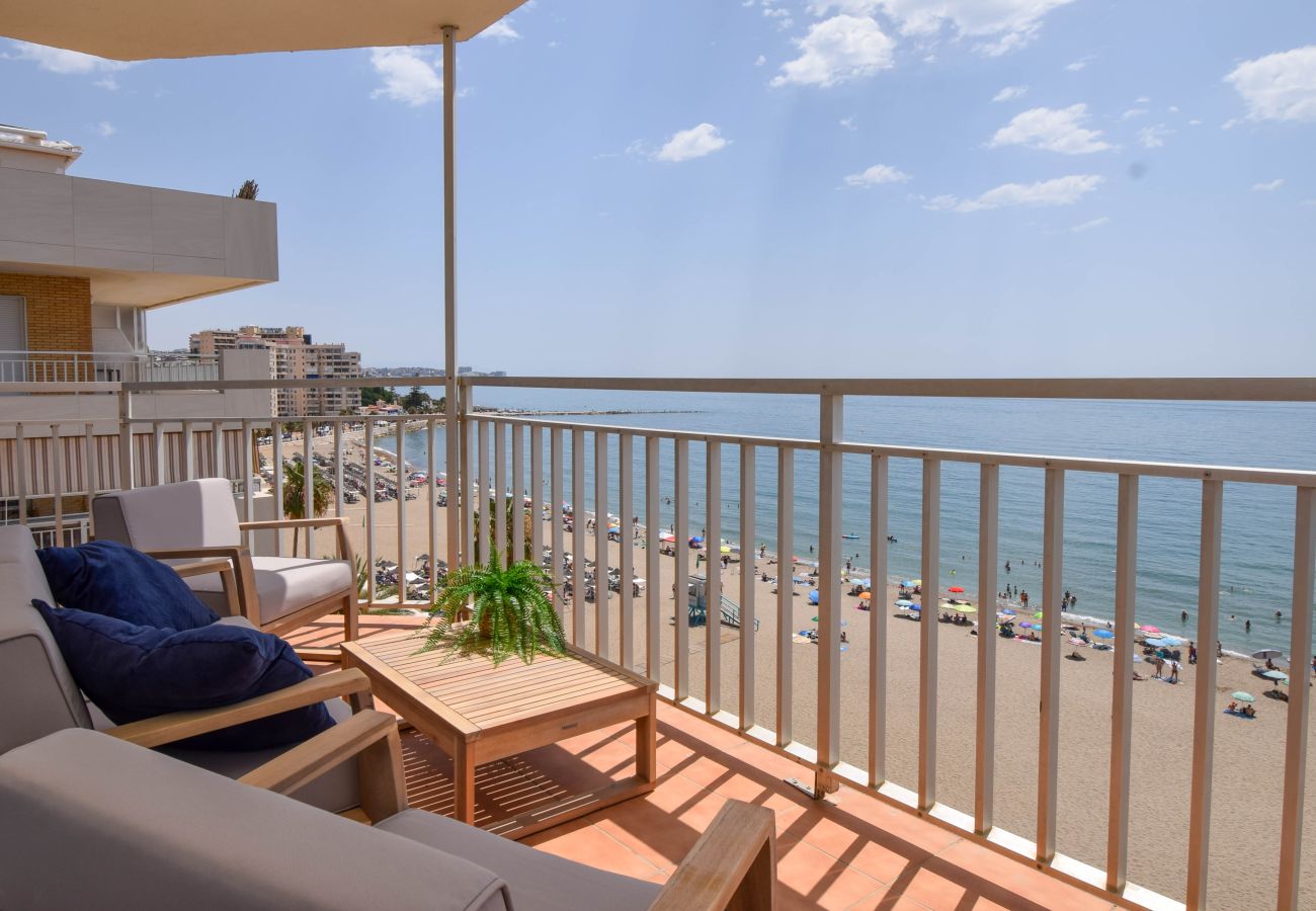 Apartamento en Fuengirola - Ref: 200 Piso en primera línea de playa con piscina e impresionantes vistas al mar